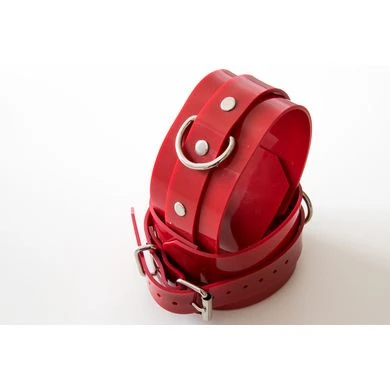 Fußfessel Aus Rotem PVC 2 Fußfessel Aus Rotem PVC – Bild 2