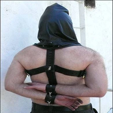 Maske Mit Handfessel Aus Leder 1 Maske Mit Handfessel Aus Leder