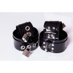 Hand Und Fußfesseln Aus Schwarzem PVC *abschließbar*